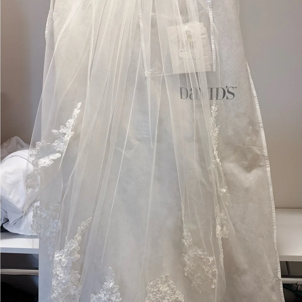 David's Bridal White Lace Wedding Dress - Picture 4 of 5